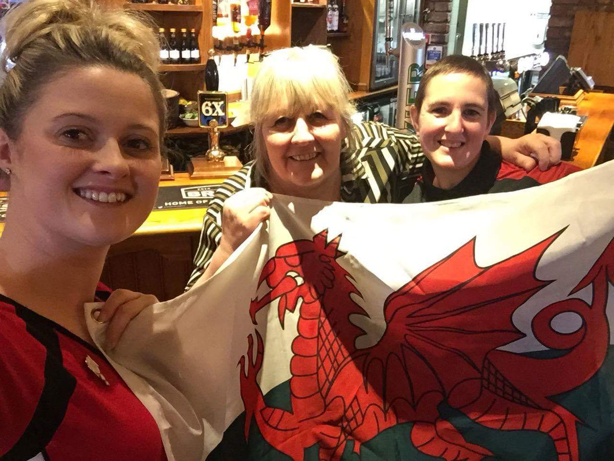 Sandpiper ready to cheer on the Welsh 👍👍 ...Come on boys <a href="/MarkCash15/">Mark Cash</a> <a href="/SpencerGraydon/">Spencer Graydon</a>