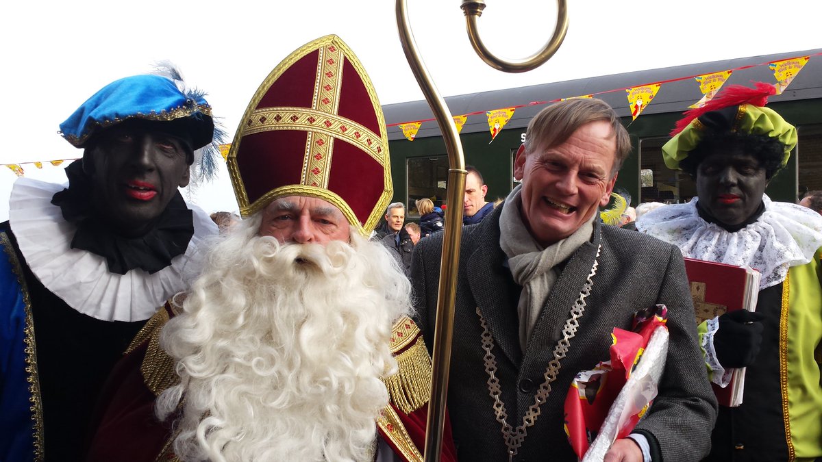 Ontvangst Sinterklaas en Pieten in Twisk. En we zingen en we springen en zijn zo blij!
Met dank aan alle hulppieten.