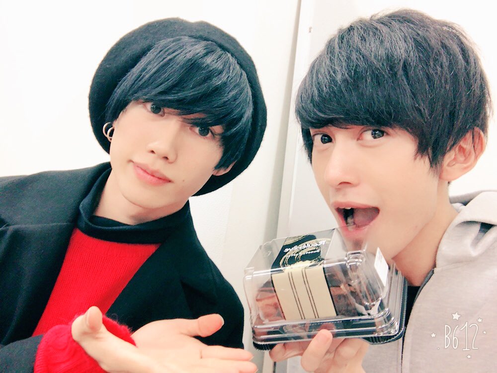 菊池 修司 (@kutisyu) on Twitter photo そういえば、昨日、稽古場でだおくんが買って来てくれた😳👍🏻
座組の皆さんにも祝って頂けたし、幸せもんだなぁ!☺️
だおくん、ありがとー!🍑 そういえば、昨日、稽古場でだおくんが買って来てくれた😳👍🏻
座組の皆さんにも祝って頂けたし、幸せもんだなぁ!☺️
だおくん、ありがとー!🍑