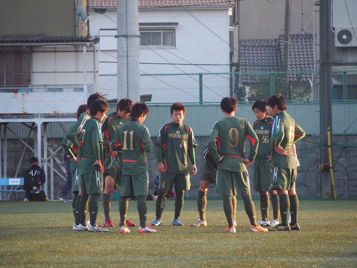 【試合結果】

vs神戸国際大学 1-6(0-1 1-5)
残念ながら敗れてしまいました。
この結果により、自動降格が決定してしまいました。
応援していただいた方のご期待に添えず、申し訳ありません。
1年間応援ありがとうございました。
来年も応援よろしくお願いします。