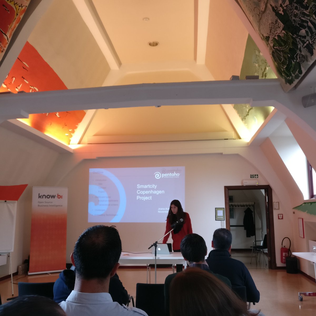 pmalves's tweet image. Our Joana talking about the Smart city project #PCM16