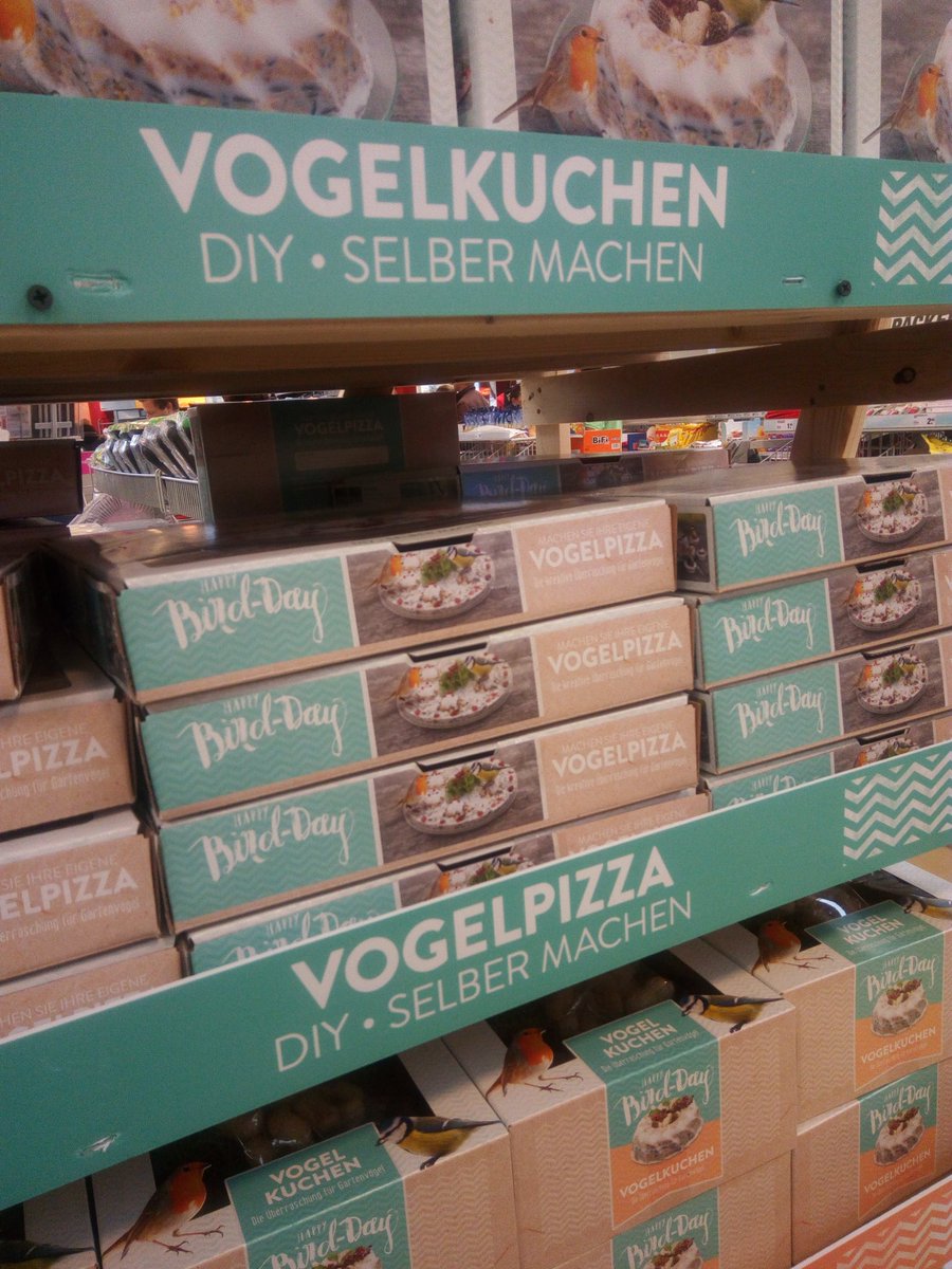 Unlängst im Baumarkt: Meisenknödel sind ja sowas von Oldschool! #Vogelpizza