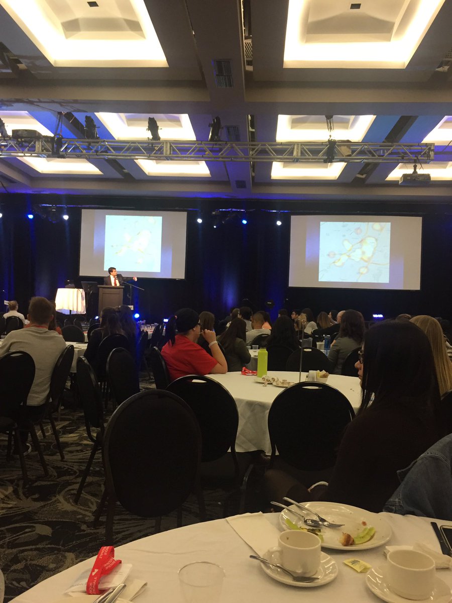 LucDupont's tweet photo. 👍 RT @DijouxTomy: Conférence avec Luc Dupont à Drummondville. De très bons conseils en marketing #clqacee @LucDupont https://t.co/14NAmPseYI