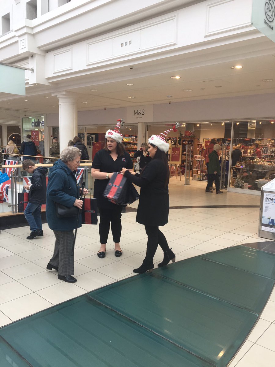 Avrilchamberlai's tweet photo. Free gifts from 🎅🏽 sack and 20% off second item 🤑 @kayleighjwhite @amurphytps @RoyalPriorsSC @LeamingtonGuide @TPSPeople https://t.co/jQbwHkRJTo