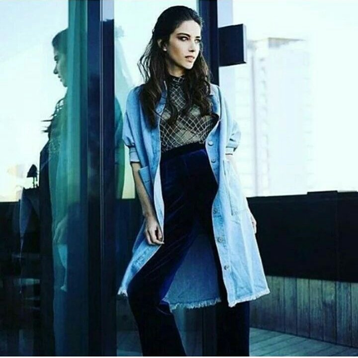 DiziciBagyan's tweet photo. Özge Gürel yeni 📷 https://t.co/VvuHUgE5AX