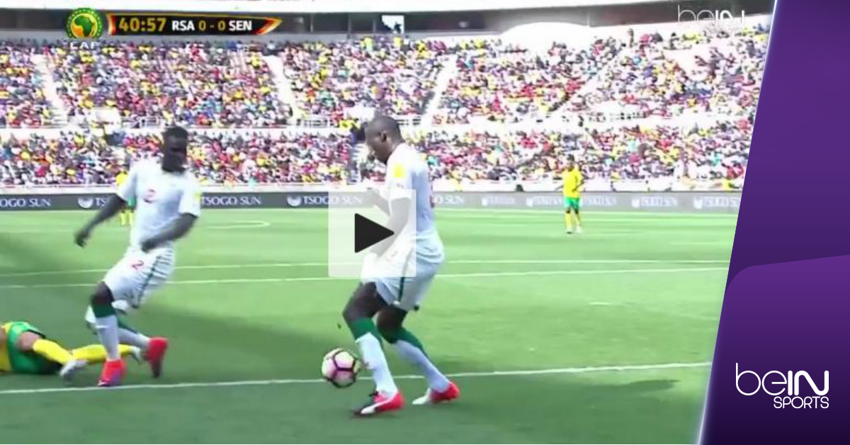 beinsports_FR's tweet photo. [LIVE - VIDEO] L’incroyable erreur d’arbitrage contre le Sénégal https://t.co/M1grf4dS3r https://t.co/1RGelsiHXl