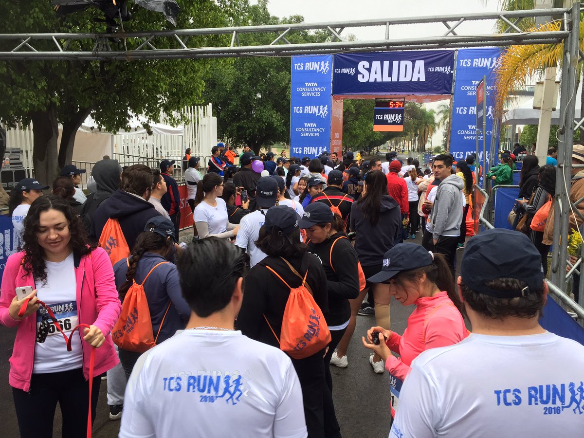 mnavarrovasquez's tweet photo. En marcha Carrera Atlética TCS Run 2016, en alrededores del Polideportivo de @codejalisco Metropolitano. Ojo hay cierres viales #NS https://t.co/td2c6iVpfC