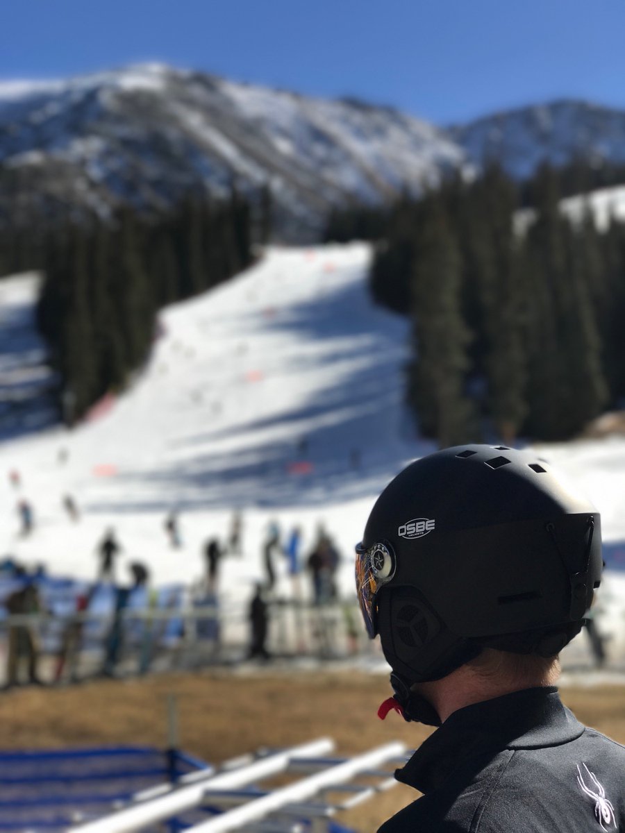 OSBE_HELMETS's tweet photo. Have a Great #WKND Everyone! Grab your #OSBEhelmets & #LetsGo #Skiing! #COPeeps @Arapahoe_Basin, @LovelandSkiArea are now OPEN!! ❄️#OSBEUSA https://t.co/x3nLWwTYFJ