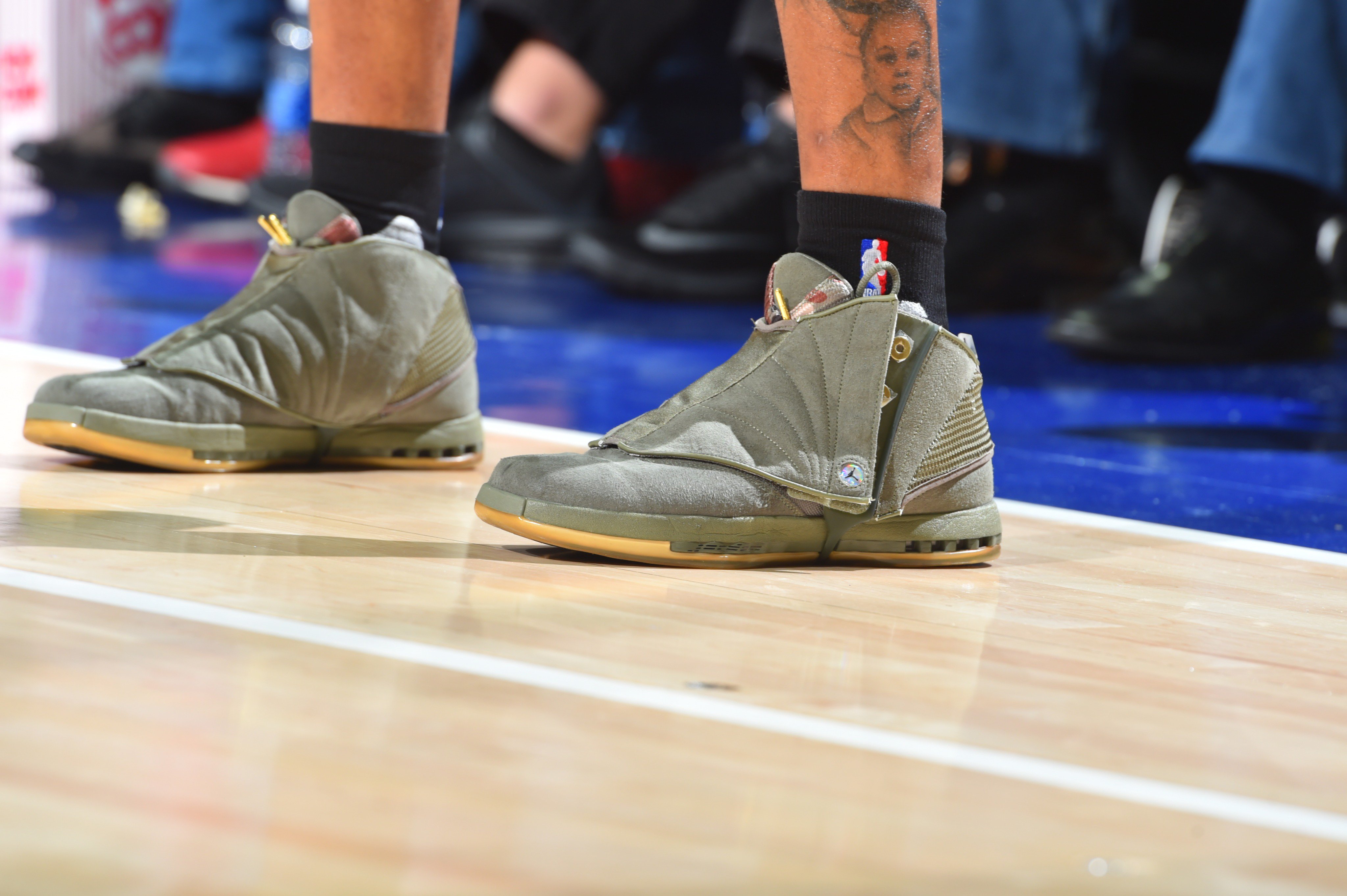 Jordan 16 sales veterans day