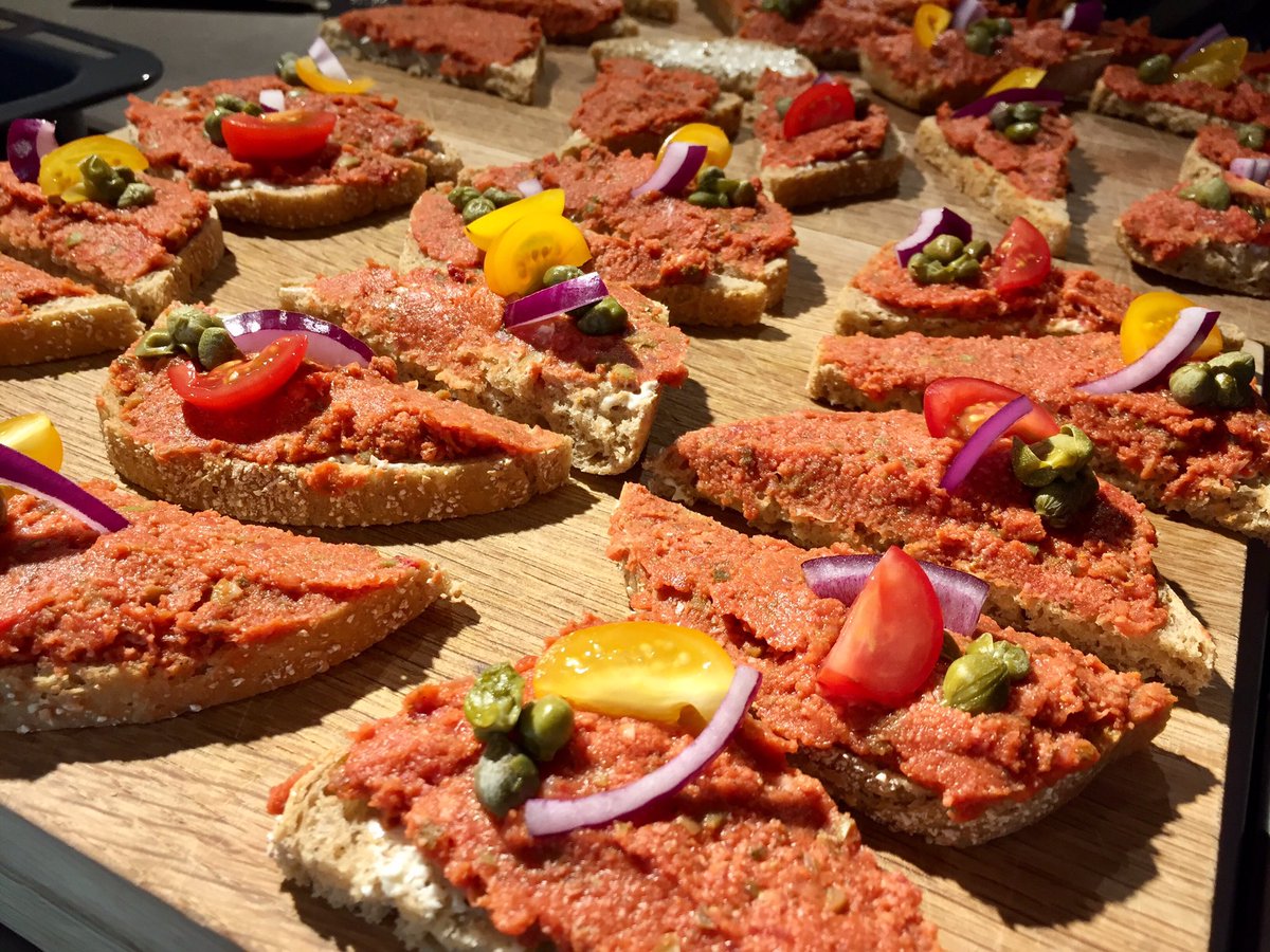 Veganes Tatar in the making im Hiltl Zürich. #fbdZH16