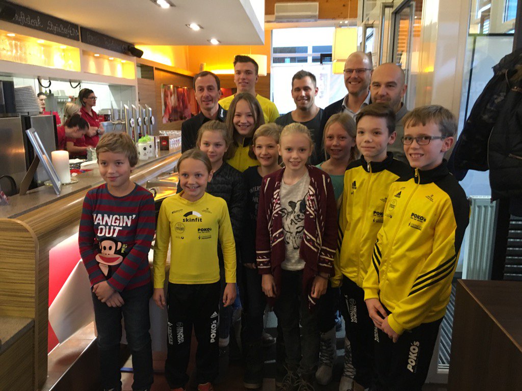 trumertriteam's tweet photo. Perspektivkader B bei der Jahresabschlussfeier #TrumerTriTeam https://t.co/CBMErJgV6A