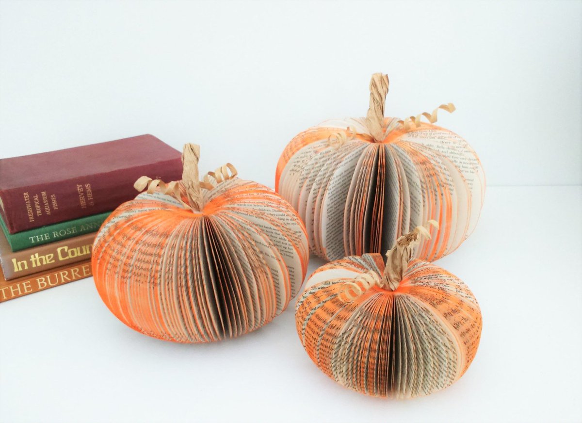 Paperappleco's tweet photo. Paper Pumpkin Halloween Decoration Set of 3 Small Medium and Large Boo⦠https://t.co/AjxuQZ3nIj #etsy #PaperPumpkins https://t.co/Lf1MbqclTV
