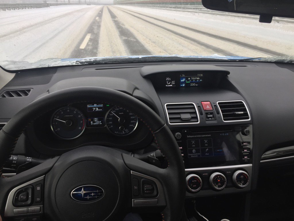 usolt's tweet image. Удивительно, но платную М11 после Шереметьево вообще не чистят. Скользко