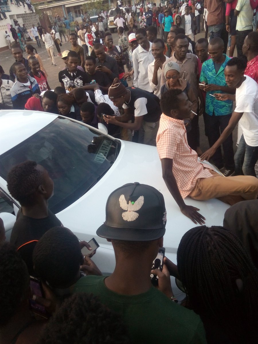 Security i repeat come save willy paul msafi.. Hahaha
#HuaweiMsetoCampusTour 
#MsetoCampusTour 
<a href="/MaxKabisa/">Max Kabisa</a>