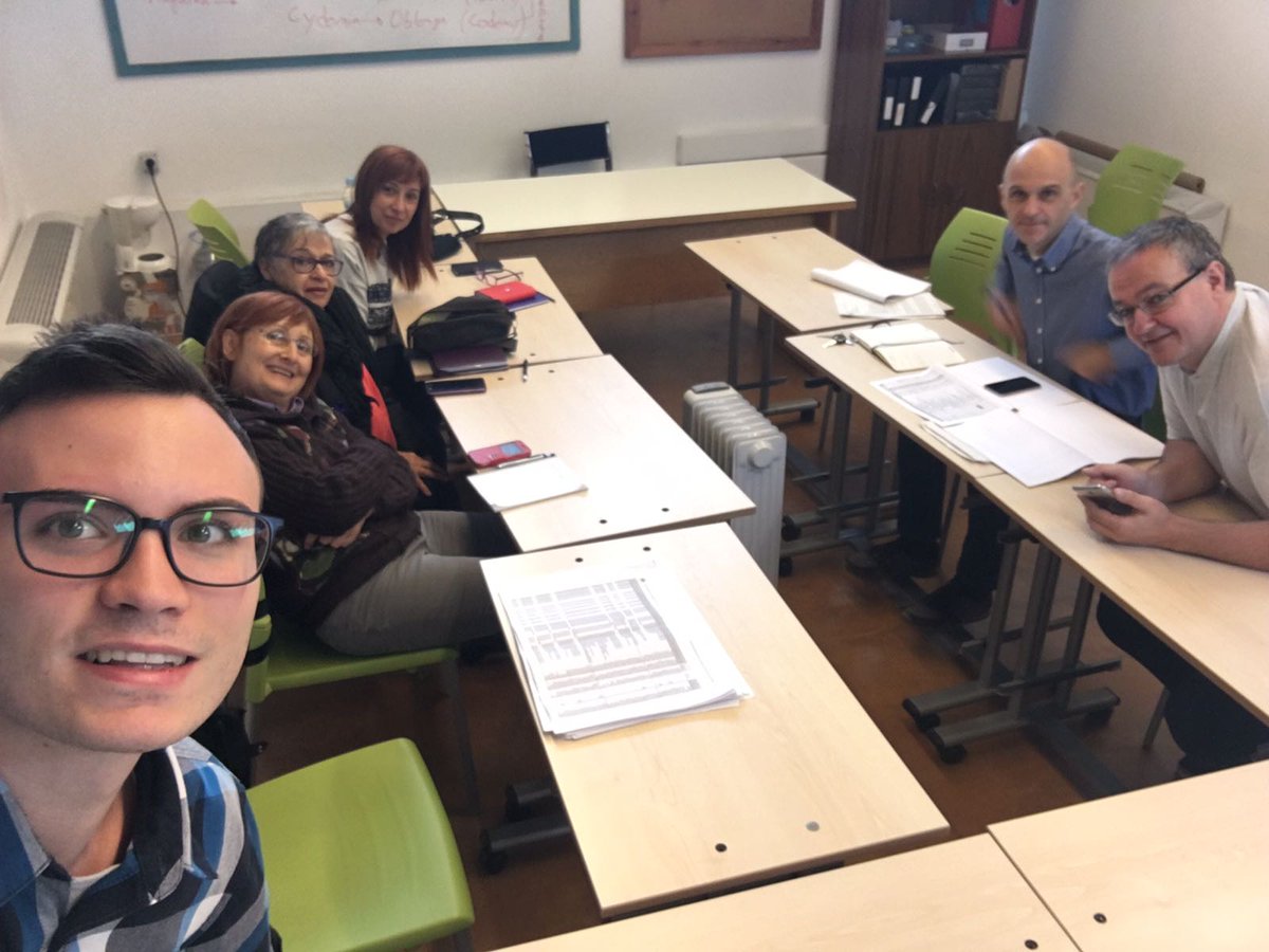 ERCBarbera's tweet image. Aquest matí ens hem repartit entre dos actes importants: jornada de treball i #AssenbleaDonesERC Treballant pel municipi i la Republica!