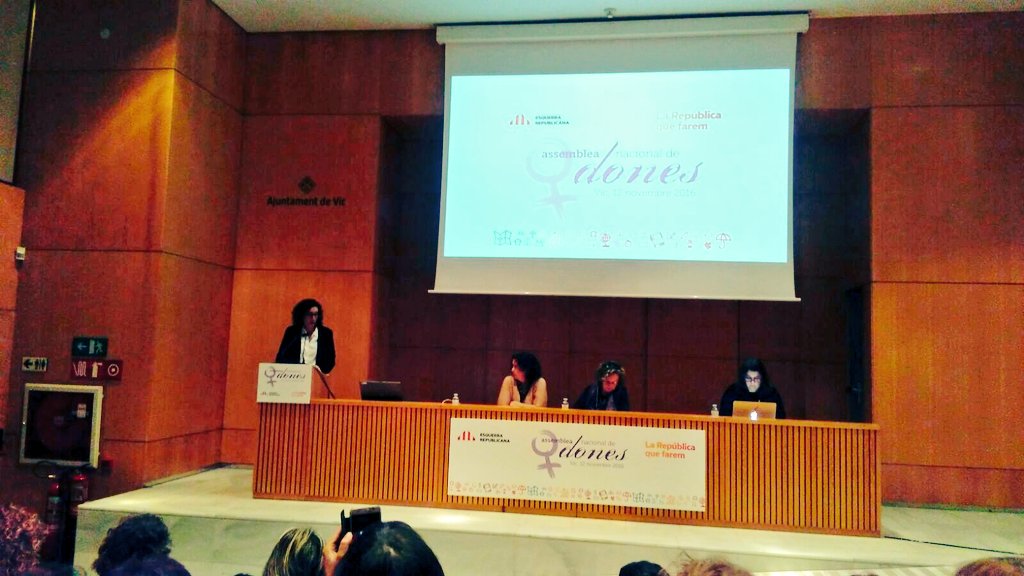 ERCBarbera's tweet image. Aquest matí ens hem repartit entre dos actes importants: jornada de treball i #AssenbleaDonesERC Treballant pel municipi i la Republica!