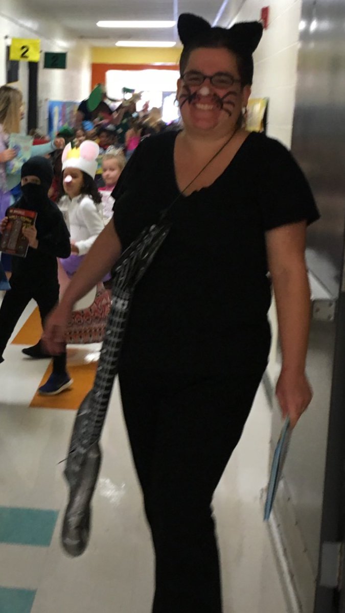 SalemElementary's tweet photo. Character Parade! #readathon2016 https://t.co/7GStVBWdZj