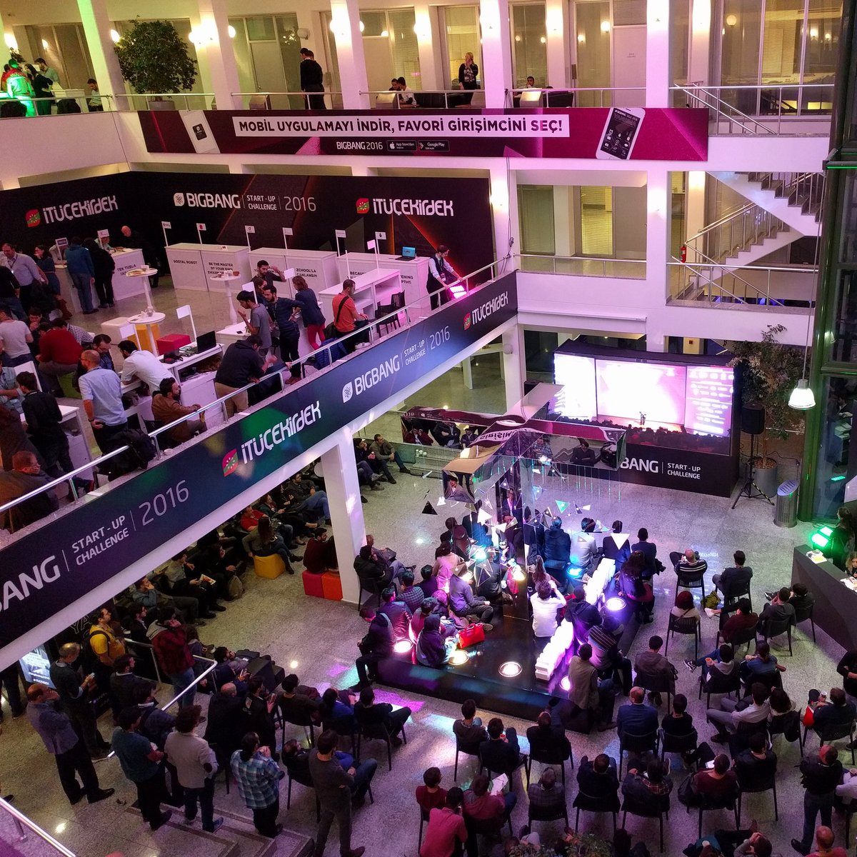#bigbang2016 'dayız. Birbirinden değerli girişimleri, girişimcilerle konuşuyoruz.