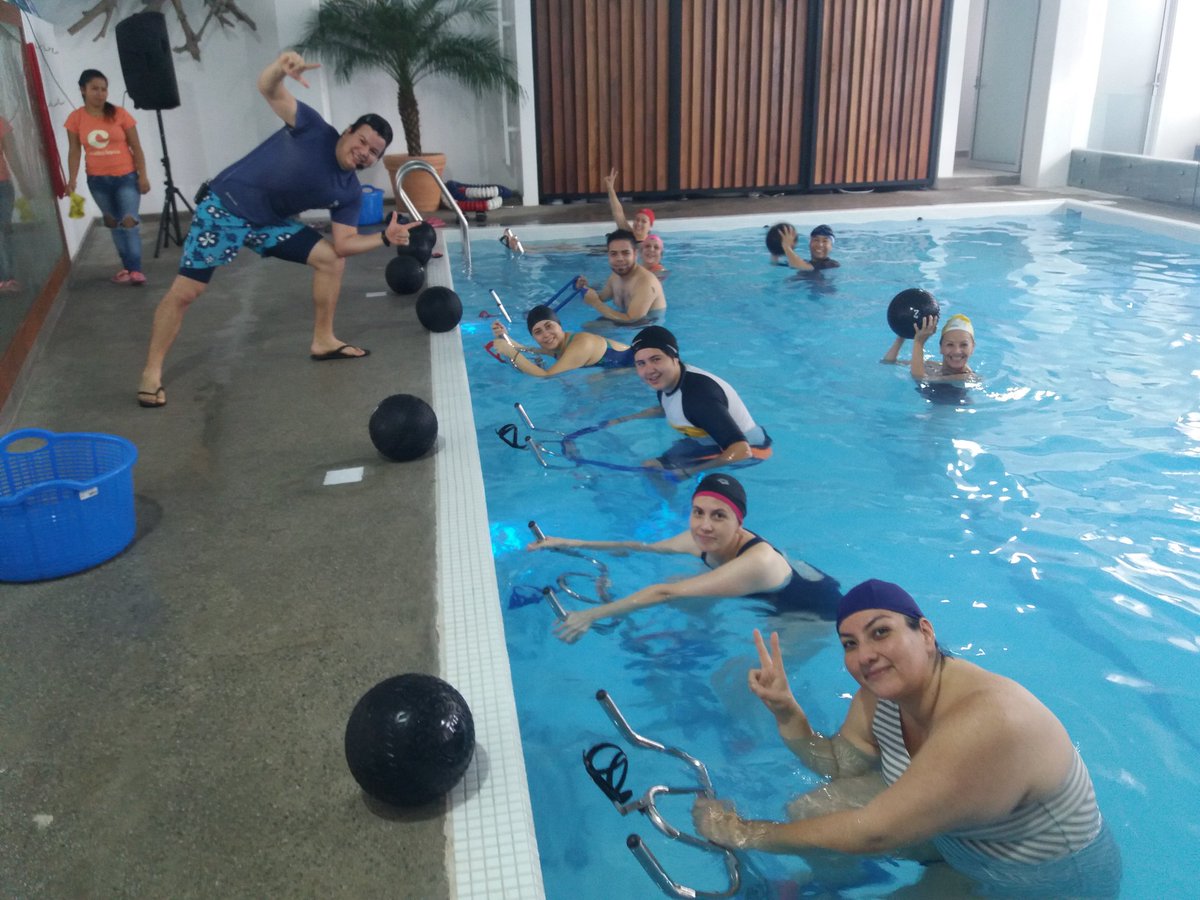 AcuaticaAnimas's tweet image. Una divertida mañana de #PoolBiking + #Fitness en nuestra #ZonaCaribe y preparando el #MannequinChallenge espéralo #SoyAcuáticaÁnimas