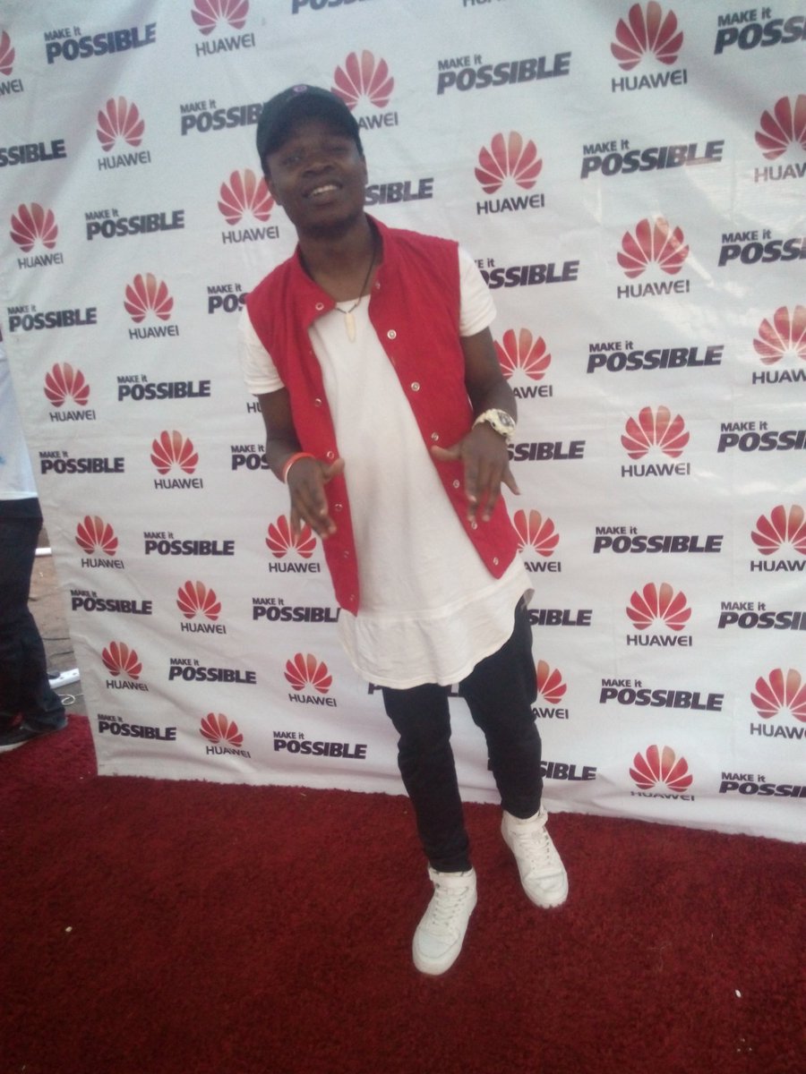 #HuaweiMsetoCampusTour 
Meanwhile frasha on stage performing Huawei making it possible
#MsetoCampusTour
