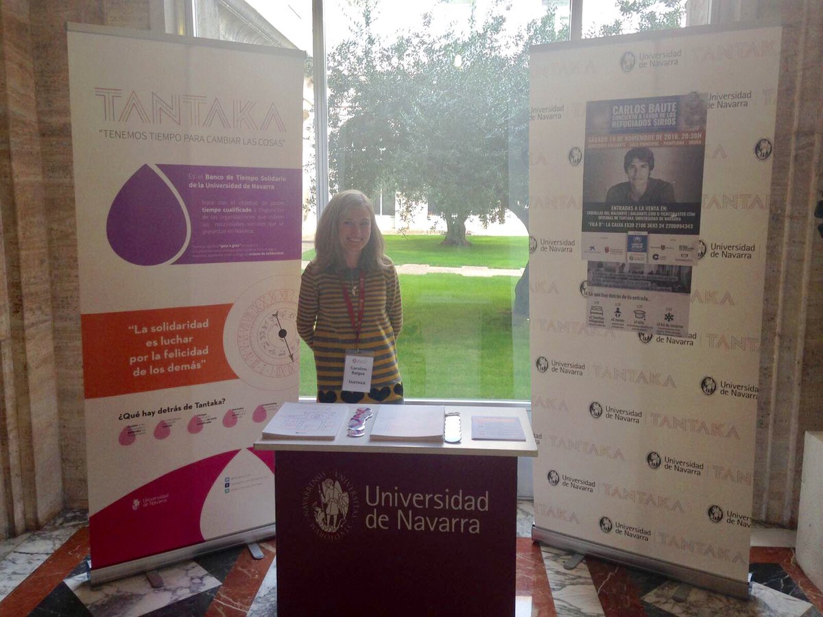 tantakaunav's tweet photo. En las #JornadasdePuertasAbiertas, Carol y Ceci han contado cómo puedes ser solidario en tu vida universitaria. #gotaagota https://t.co/kozanAjoG4