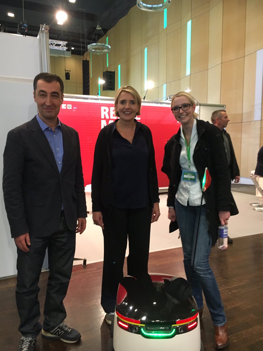 RoethelRose's tweet photo. #bdk16 with @cem_oezdemir &amp; @peter_simone discussing the clean &amp; green future technology of @StarshipRobots @Die_Gruenen https://t.co/tLk2kDLyG0