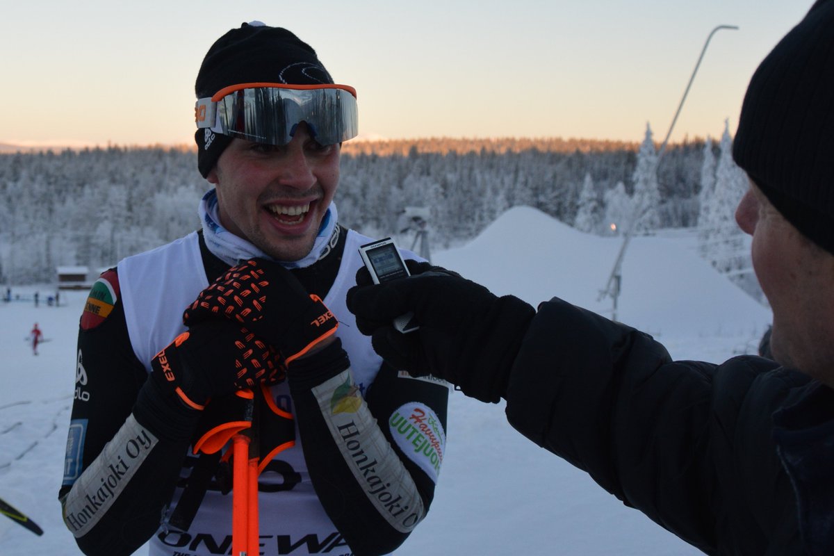 Team_Jami's tweet photo. Ei ollut @RmHakola tyytyväinen Oloksen kisan kulkuun. @LehtonenLari silti vain 13s edessä. Haastattelussa normihymy #tykkikisat #jänneköyrii https://t.co/ohk5SJKg0A