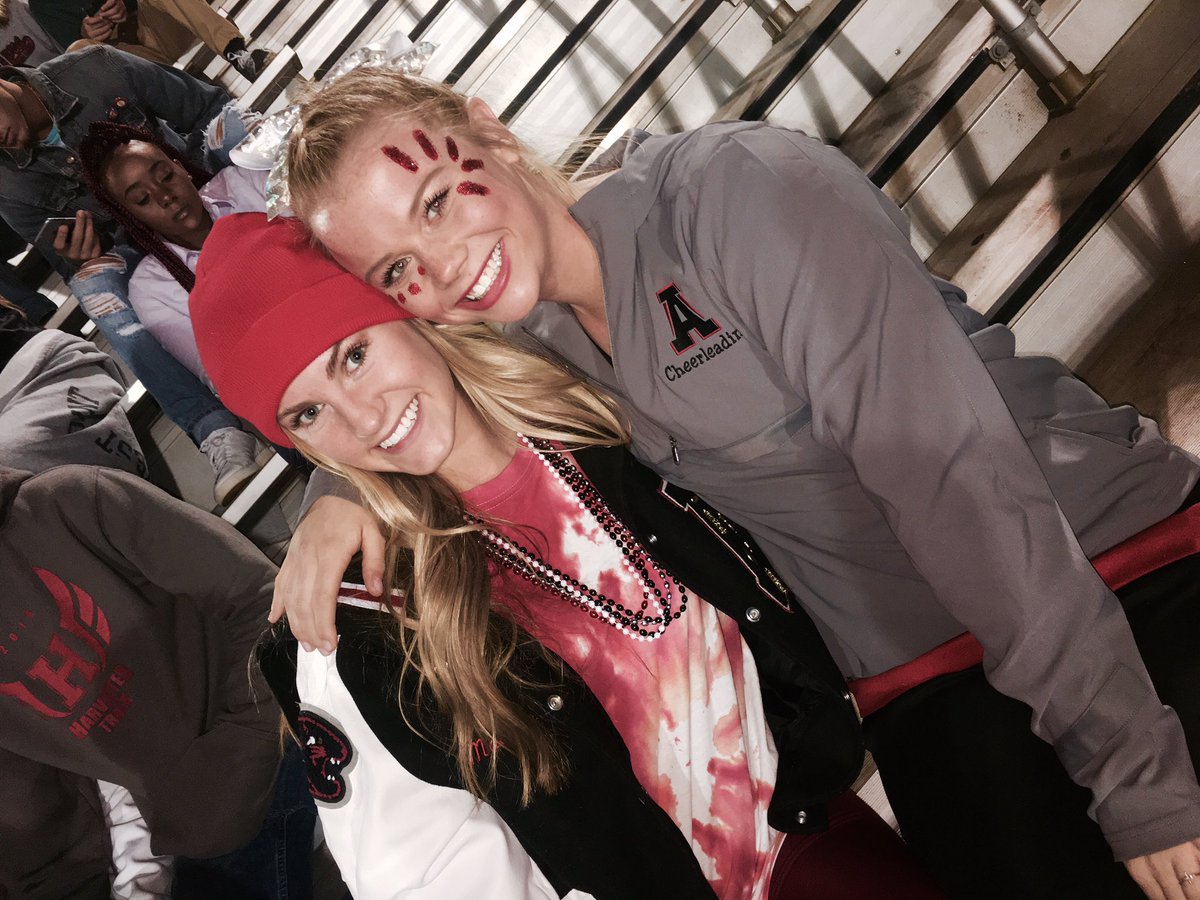 macktanner14's tweet photo. We love our cougs 💗💗🎉🎉🎉🏈🏈 #roundtwobound https://t.co/6anmsoGbOT