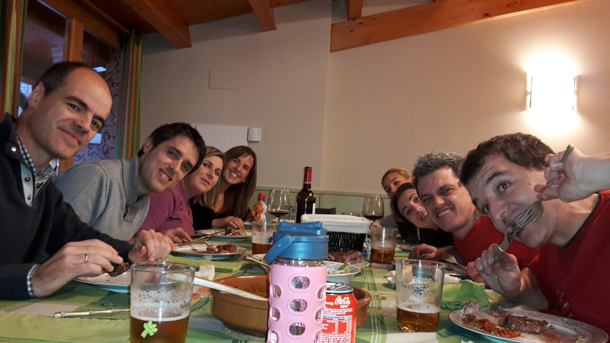 19Mikel79's tweet photo. Holan bizi lei... @PedriBilbao @jbikandi #Ainho #Maite #Jani #Deivid #Itxas GOAZEN!!! 😍 https://t.co/hAlskPuQGc