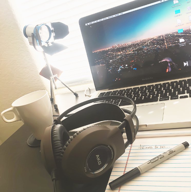 euvitormendes's tweet photo. #akg #headphone #composer #studiolife #Apple https://t.co/32FVZqRlZ2