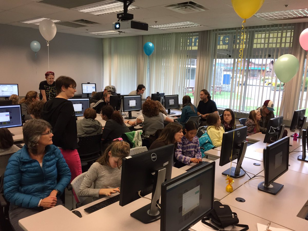 lisabains's tweet photo. Lots of Girls Learning Code at Capilano University in Sechelt! https://t.co/lNK1AYjPdq