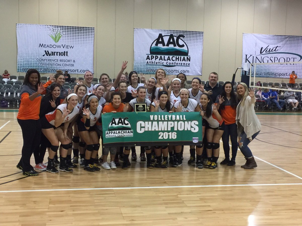 paulina017's tweet photo. Cause I got a really big team... and they need some really big rings💍 #r3ign #3peat https://t.co/ZJOxJlxgxg