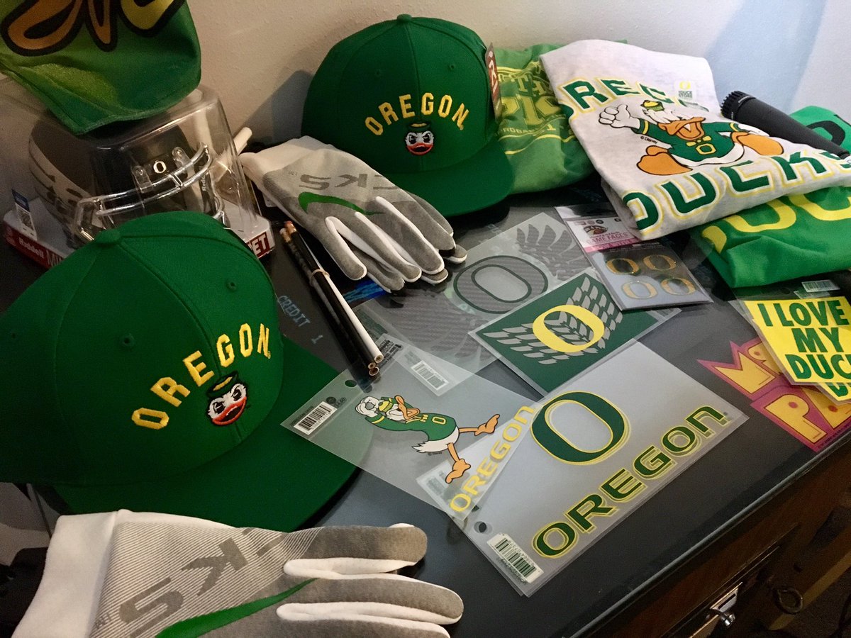 Meg Sinclair tweet media