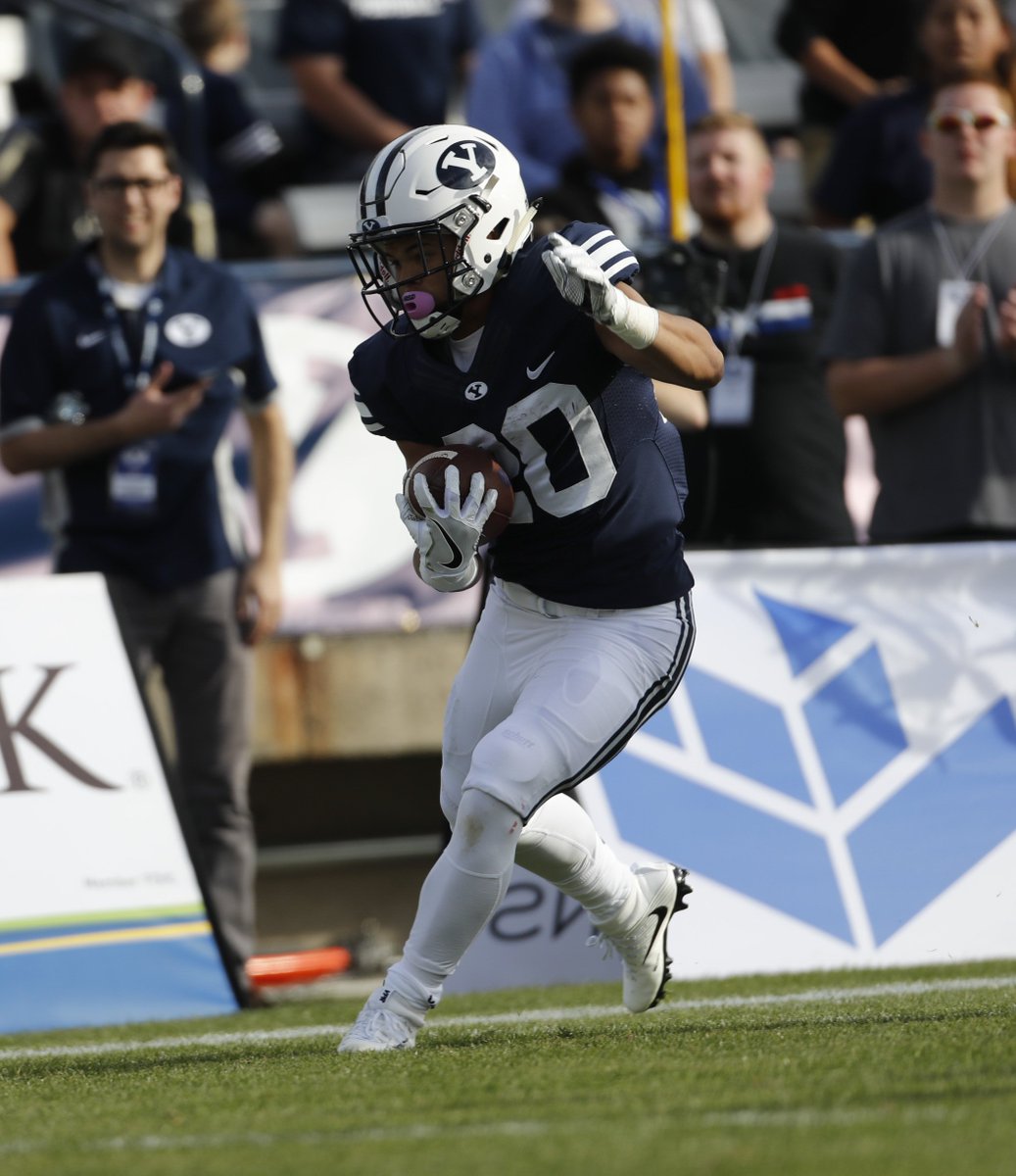 Another touchdown by KJ Hall #20! #ReptheY #BYUvsSUU #GoCougs View the live gallery here: bit.ly/2g0Lbi7