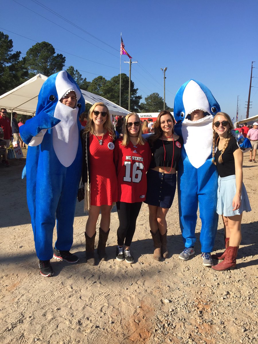 dgncsu_AS's tweet photo. What better way to kick off Shark week than with a Wolfpack win! Find a sister to get yourself tickets and t-shirts! https://t.co/kIflAynPIS