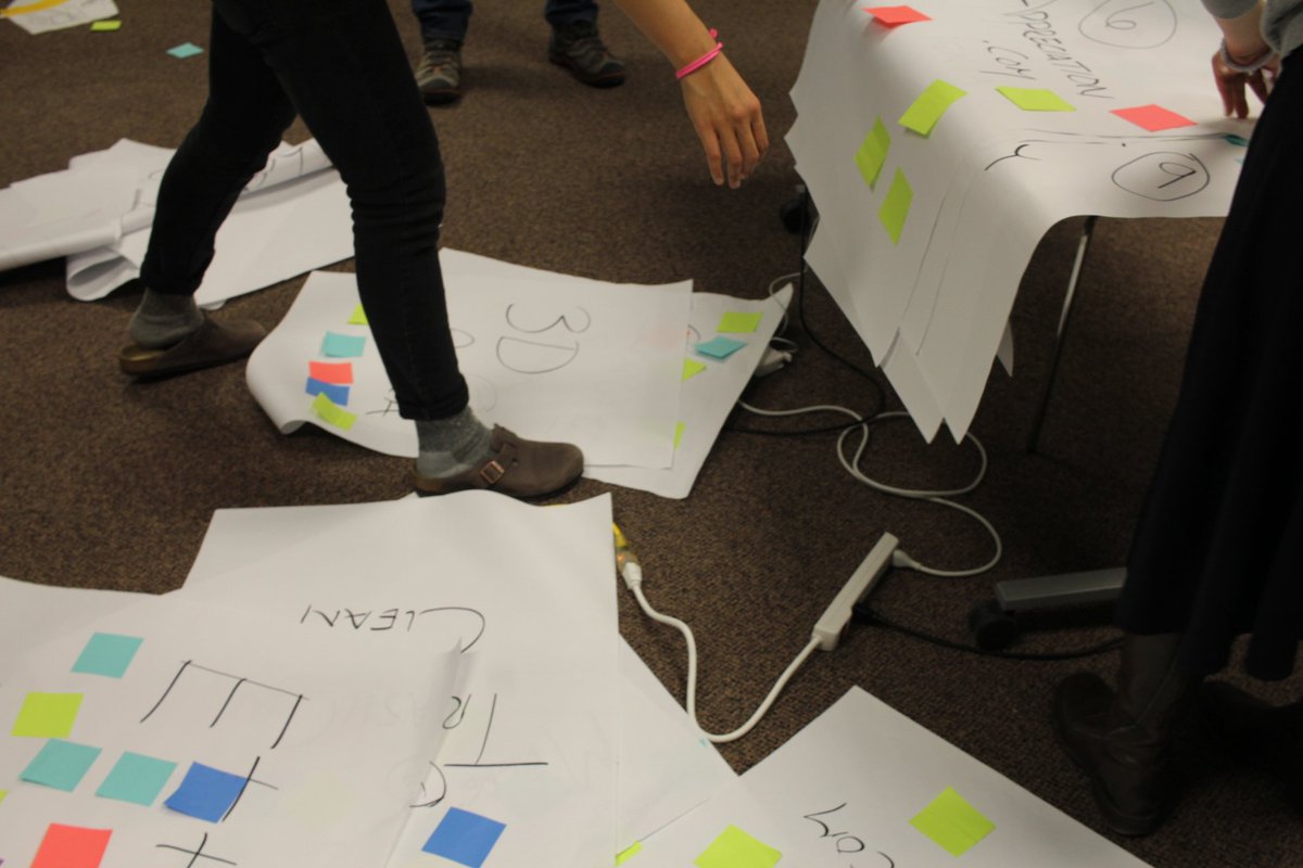 sydneylai's tweet photo. A pile of broken dreams :( #gsw2016 #startupweekend @SWAnchorage https://t.co/mZaHi1FbP0