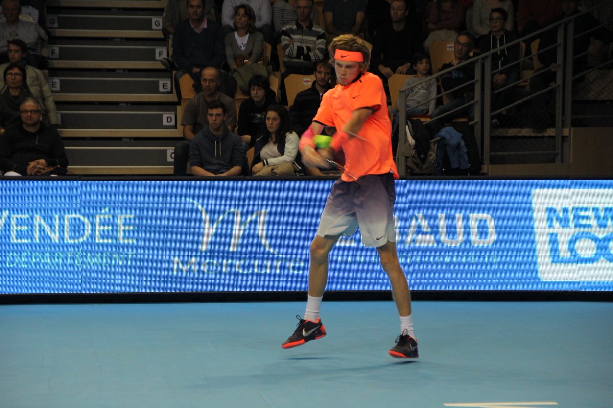 DepVendee's tweet photo. #ITV2016 Le Russe A.Rublev remporte le premier set 6/3 face à @benoitpaire #tennis #Vendespace @ITVChallenger https://t.co/e15TnRjqGc