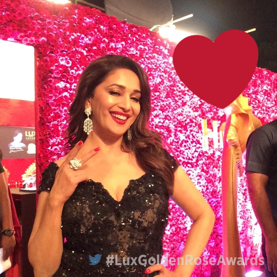 LuxGoldenRose's tweet photo. Our dil is going dhak dhak dhak! RT if yours is too. #LuxGoldenRoseAwards @MadhuriDixit https://t.co/2EpCbei1SV