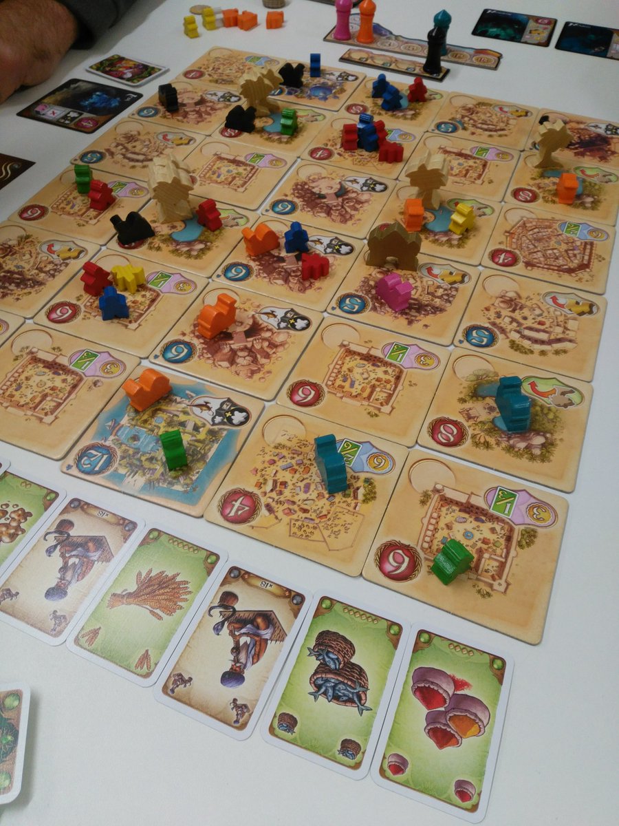 MostMons's tweet image. Great game day at @ForbiddenPlanet Liverpool today! Played Kodama, Bohnanza, Codenames and Five Tribes (pic). Next time: my karting proto ;)