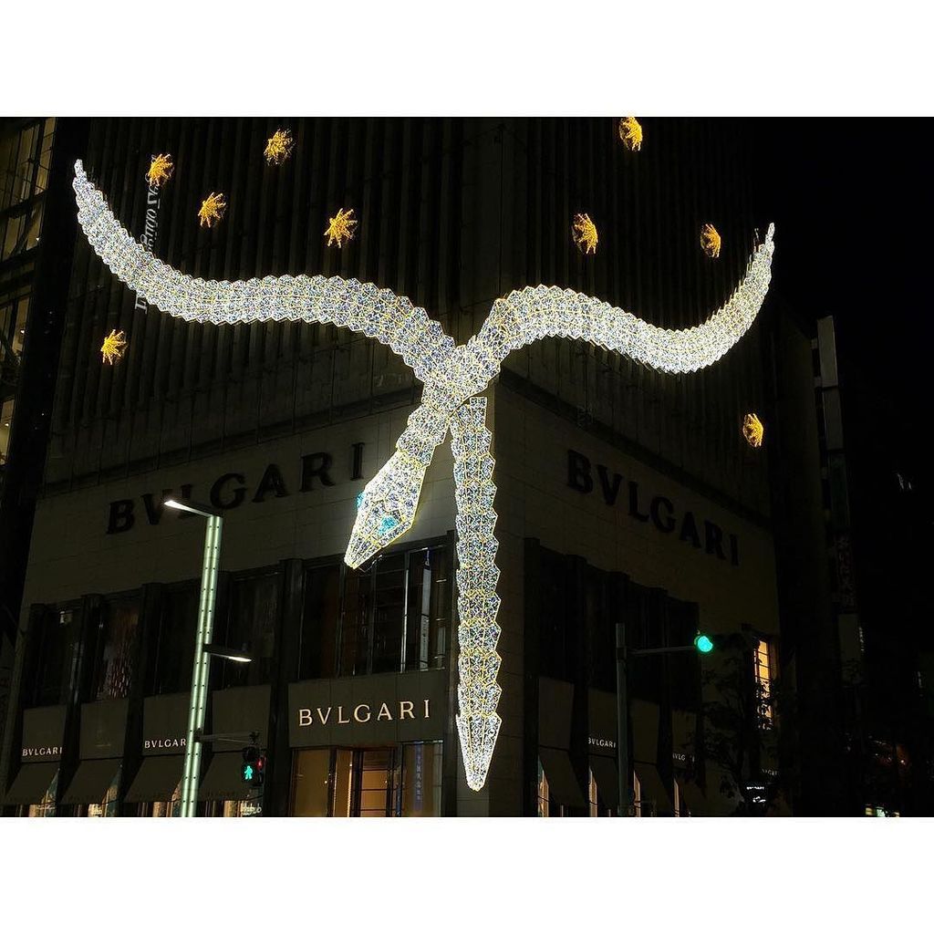 sweetie0114's tweet photo. .
街はすっかりクリスマスだね🎄🎅🎂
#ブルガリ #銀座タワー に煌めく
#セルペンティ が今年も素敵🐍✨
.
,
#銀座 #イルミネーション #巨大蛇 #クリスマス #bvlga… https://t.co/FiMk8hfjNF https://t.co/o9PGl8T77c