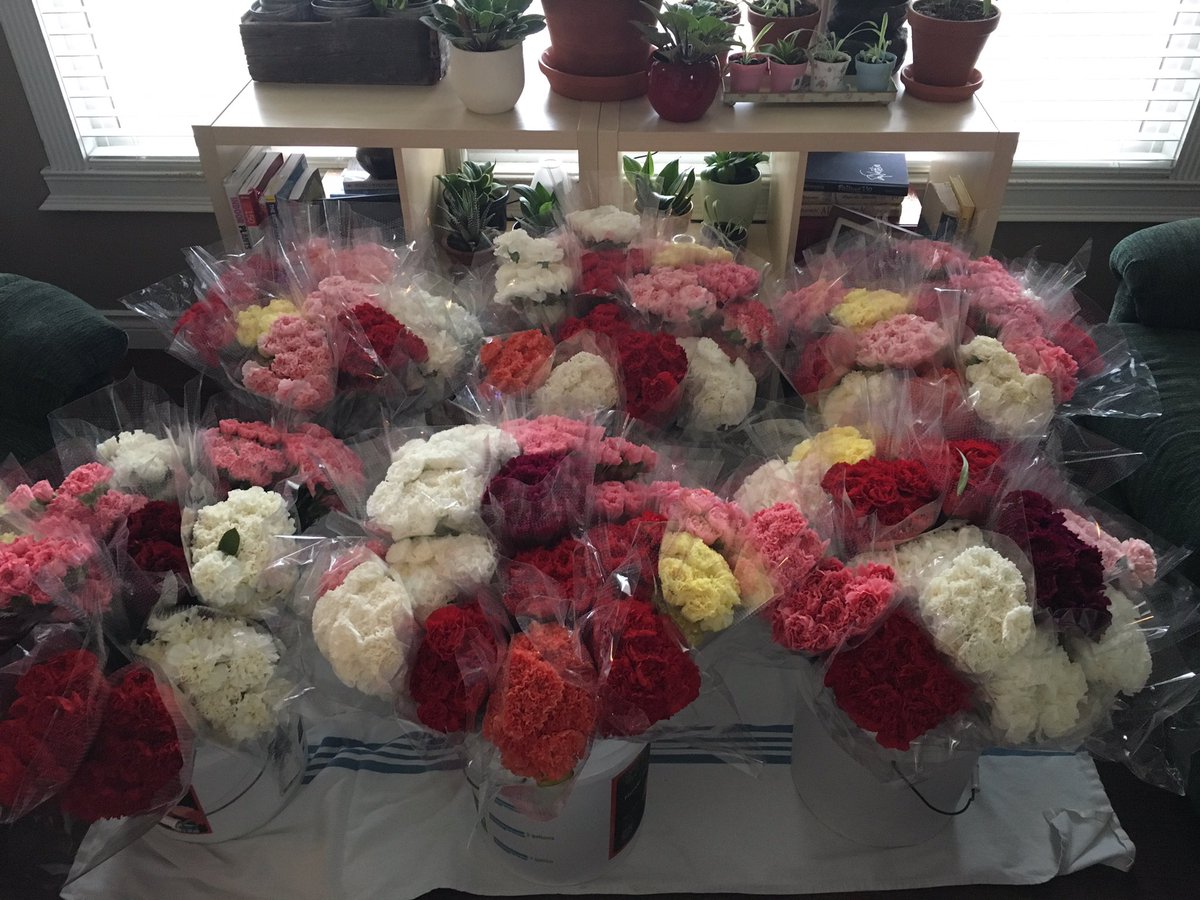 KindnessYEG's tweet photo. And the tagging begins!! #kindnessyeg #WKD2016 💐 https://t.co/MspauRF4T1