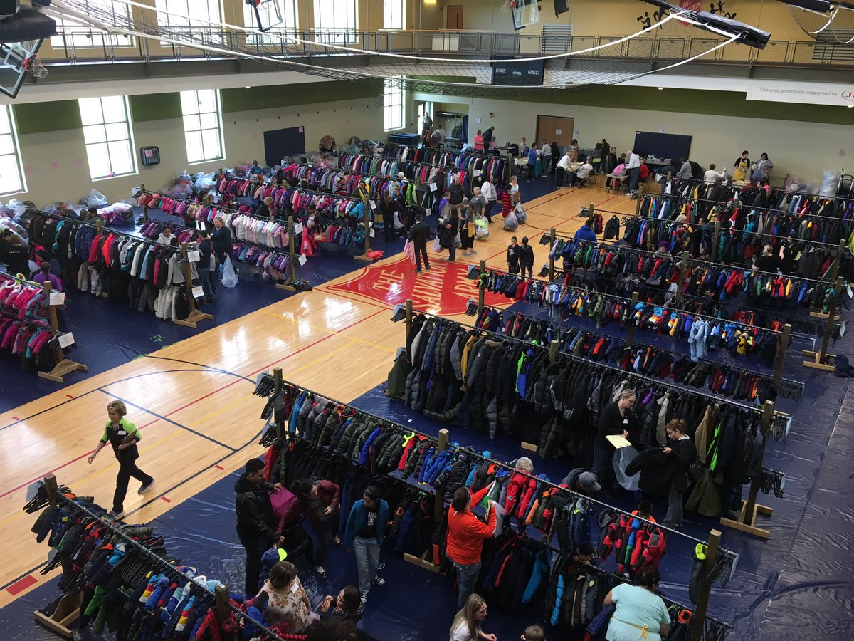 Spent at wonderful morning at the <a href="/GBKroc/">Green Bay Kroc</a> volunteering for the <a href="/SAGREENBAY/">SAGREENBAY</a> #CoatsforKids #WBAY