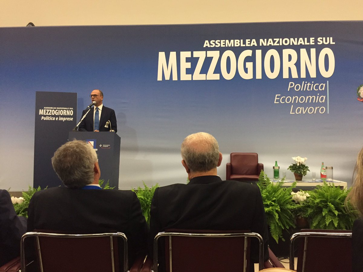 Con il Ministro <a href="/angealfa/">Angelino Alfano</a> a Napoli parlando del nostro magnifico #mezzogiorno