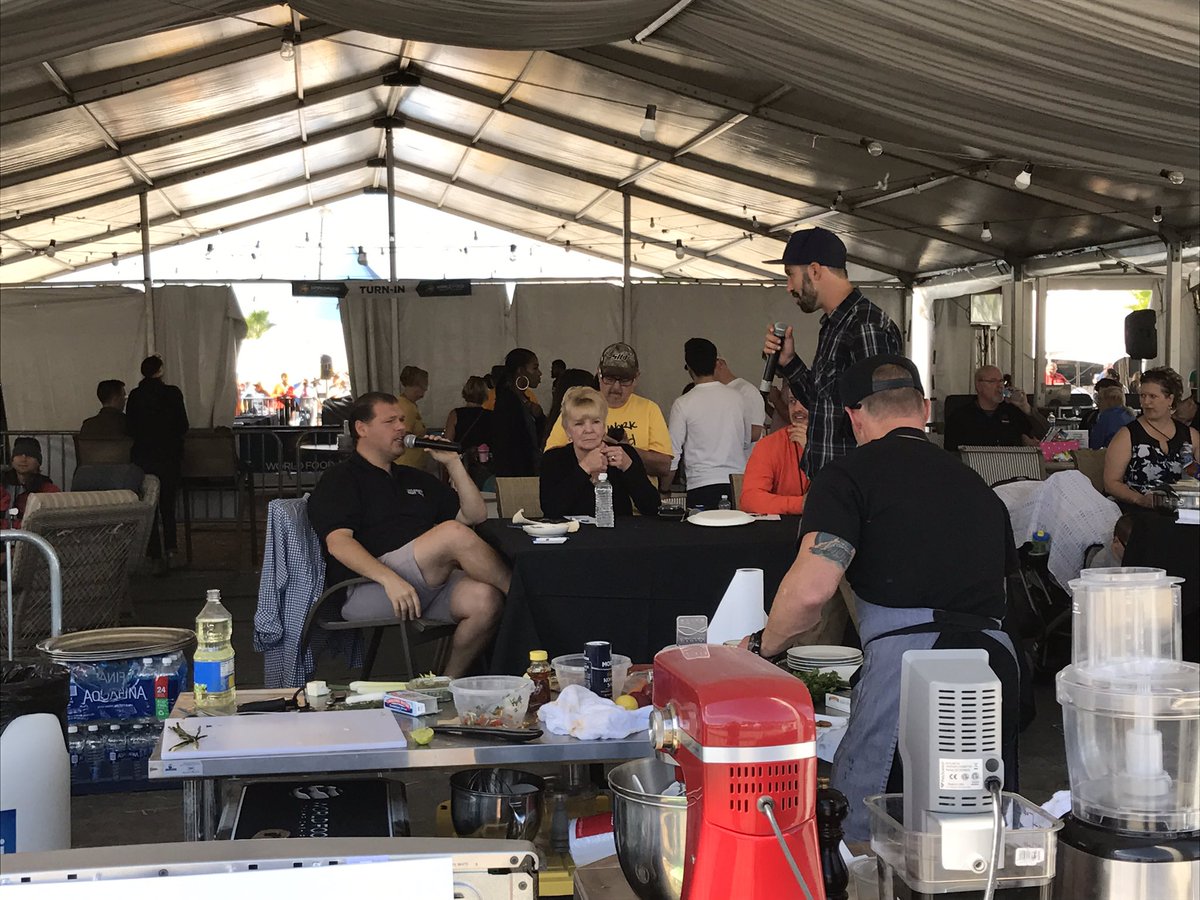 mjhensler's tweet photo. I hear @RyanSeacrest @WorldFoodChamp. Oh wait, it's just the sounds of #cheferee @ant_kneee. #WFC2016 https://t.co/a2KmKDTV14