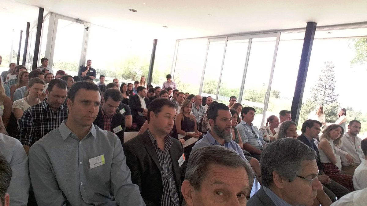 FEmpresarioCba's tweet photo. Felicitaciones en el lanzamiento de #CordobaJovenProductiva a las cámaras que la componen, excelente jornada y gracias por pensar en grande. https://t.co/OgSYO0AOip