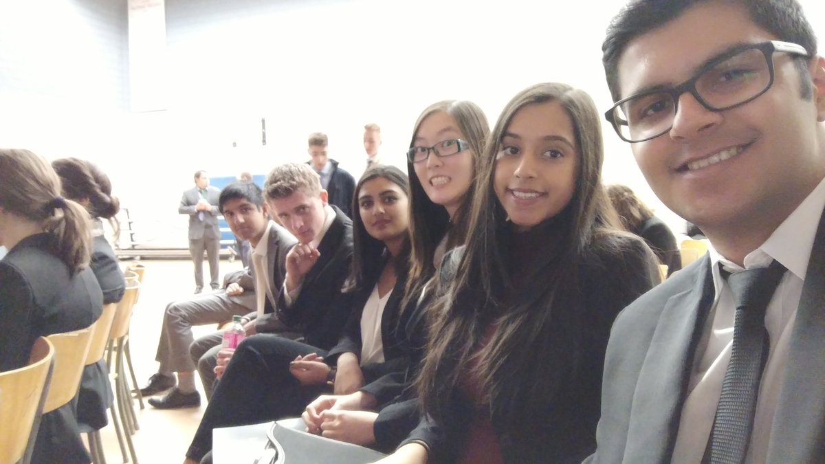 jhssdeca's tweet photo. Awards ceremony let's go! #hawksdeca #welldressed https://t.co/Cpw62N4931