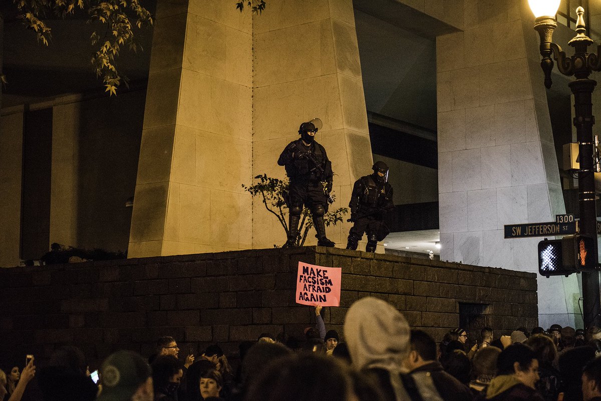 IOBurque's tweet photo. Portland Protests #portland @KOINNews @KGWNews @Oregonian #pdx @CNN https://t.co/FVQstQWSa8