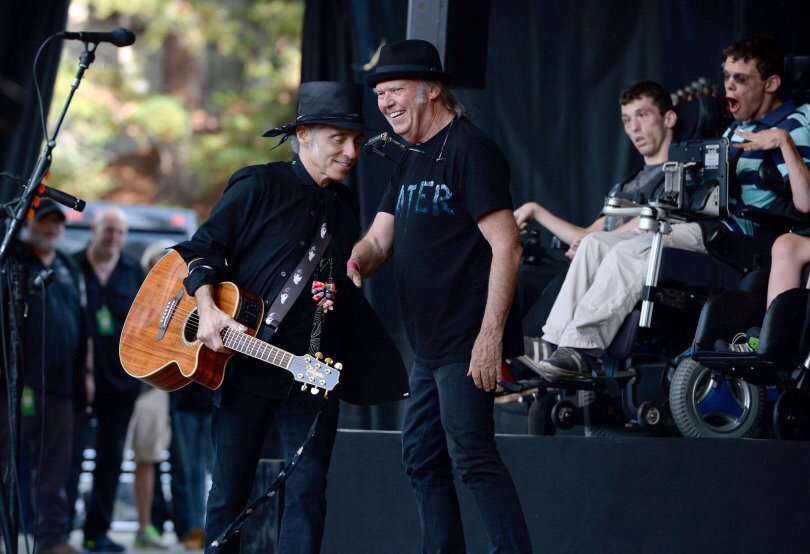 nilslofgren's tweet photo. Happy Birthday @Neilyoung. You heal and inspire our world. Don't be denied. https://t.co/8N9WtCakD9