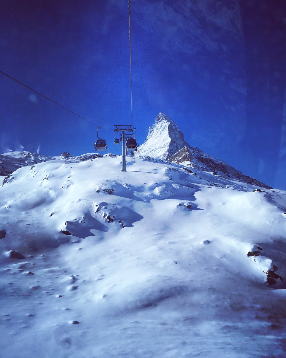 Fun shredding in #zermatt today with <a href="/POPSNOWBOARDING/">POP</a> laying down powder clouds and Euro carves all afternoon #Matterhorn #snowboarding
