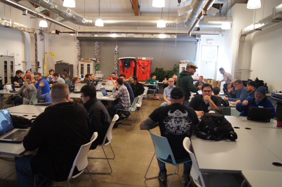 gdgCapRegion's tweet photo. @goinggodotnet tearing it up in the Alternative Fuel Lab at @HudsonValleyCC #TECSMART #DevFestCR2016 https://t.co/ouYNBLShpO